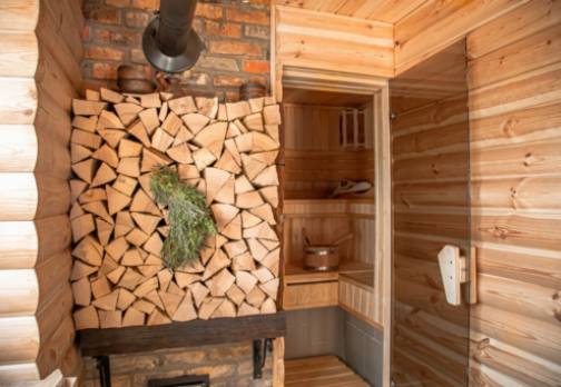 Aromatherapy in Wood-Burning Saunas: Essential Oils and Herbs